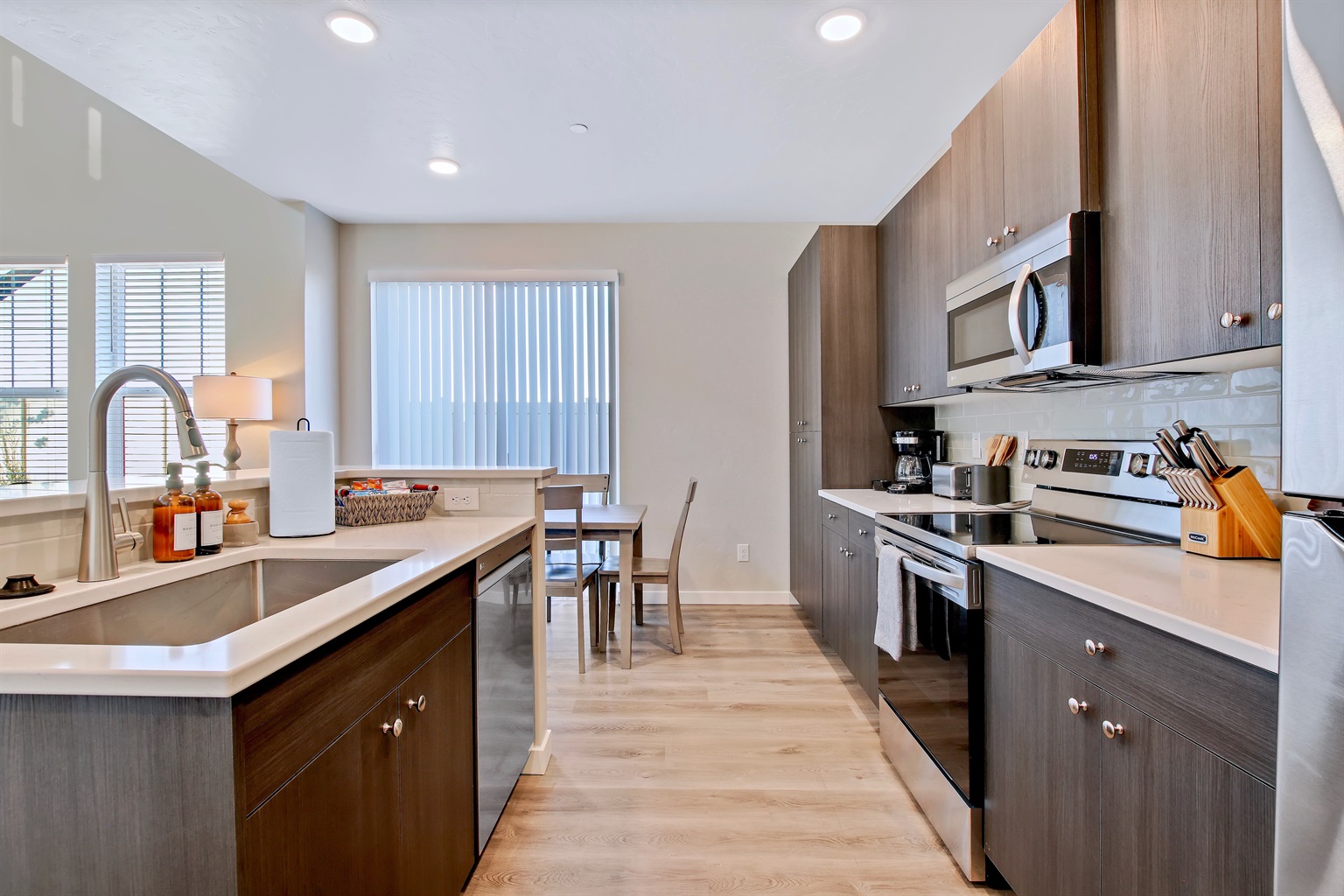 or-hounslow-way-or-trendy-3-bedroom-townhome-or-nampa-or/