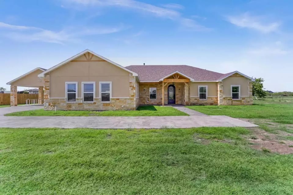 One Story Ranch Style Home. No Stairs!