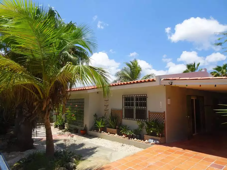 Private holiday home near city center and beaches! - Kralendijk