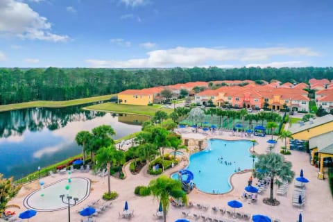 5mi Disney* Immersive Themes* Outdoor Pool & Movie