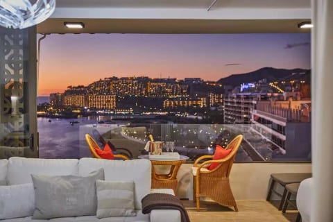 Oceanfront Escape with Elegance & Panoramic Views