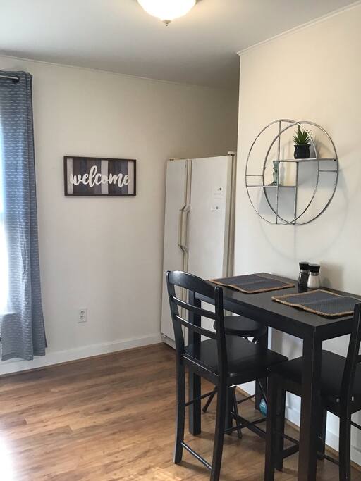 Dining area - Charming 2-bdrm apt. Walk to stores & restaurants! - Scotia