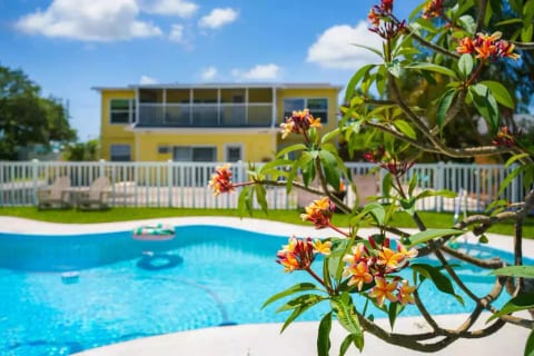 Lakeside Retreat-4plex Sleeps 20