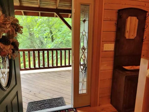 Log cabin 35 acres RV hookup hike & fish