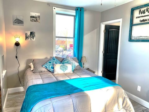 Private 2nd Floor Studio, Historic South St. Louis