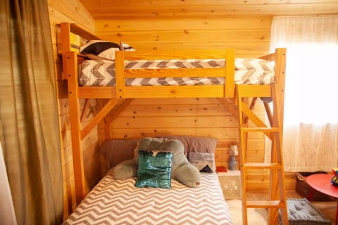 Sanctuary in the sky! Hot tub, Game room, Sleeps 8