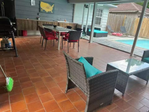 7/4 POOL, PATIO, BBQ, !PETS!, GUESTHOUSE