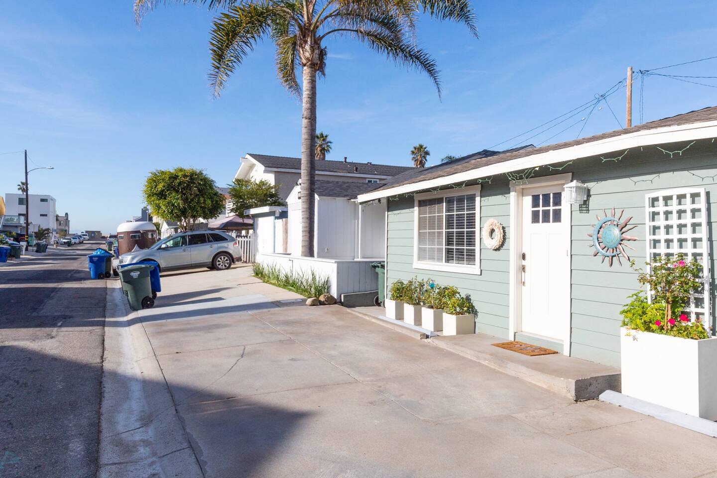 Convenient Parking: Enjoy the ease of parking for two cars during your stay. Plus, you're just a half block away from the ocean, making beach access a breeze. - Chic Beach Shack - Oxnard