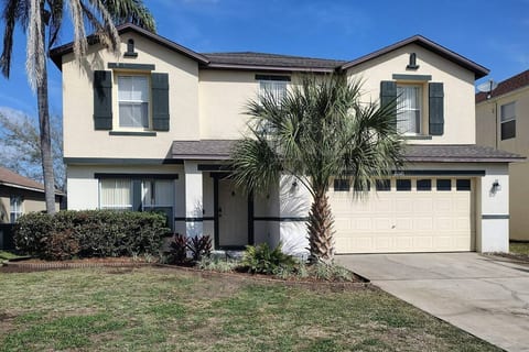 3000sf waterfront pool home minutes from Disney!
