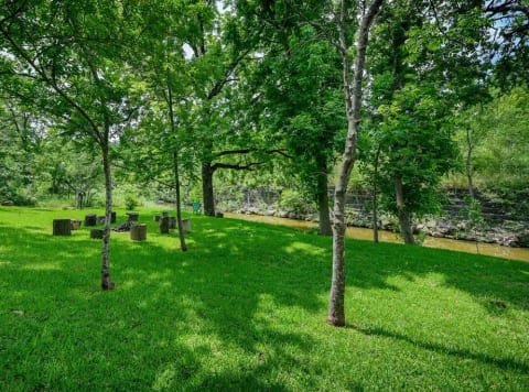 Sweet Suite On A Creek