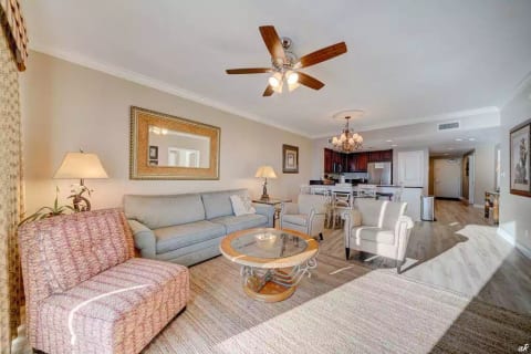 Relax on the beach! Fast elevator! Grandview East!