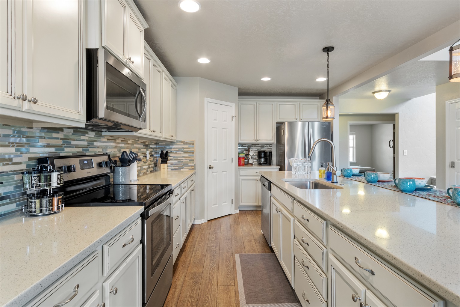 extravagant-family-get-away-in-large-5-bedroom-private-home/