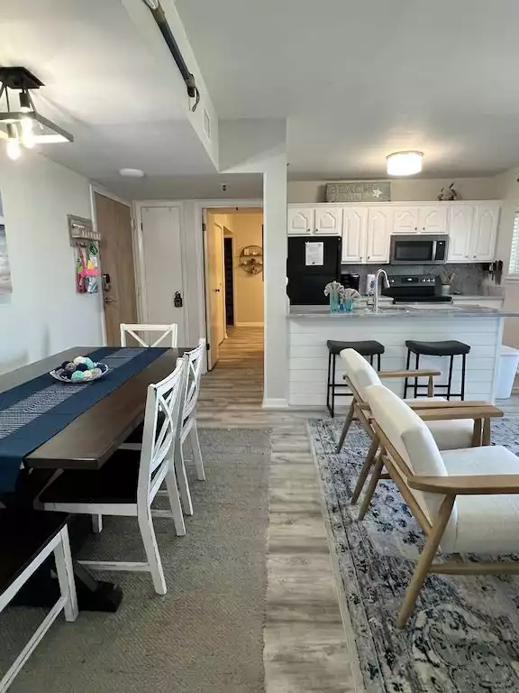 Open living area with 6 person table. - Pelican's Perch Beach Condo - Gulf Shores