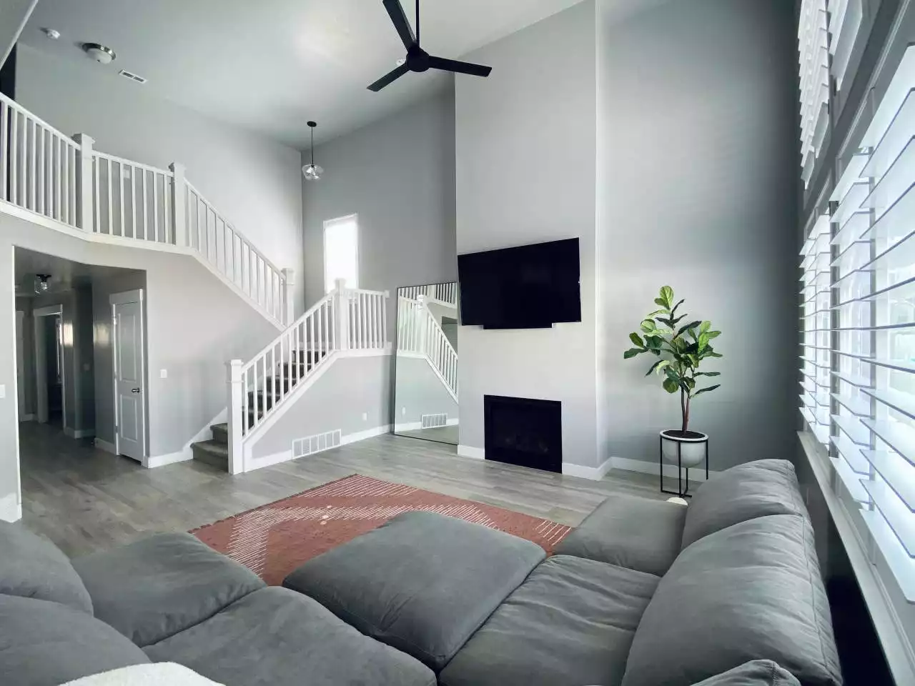 new-beautiful-saratoga-springs-home-with-huge-yard/