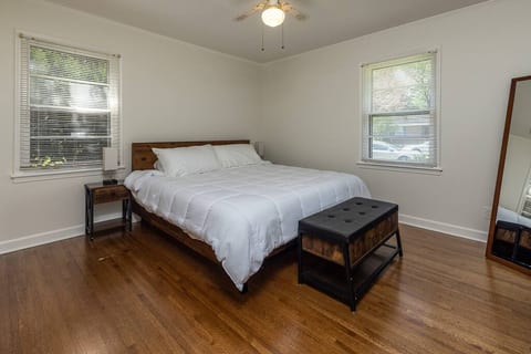Centrally located 2 bed 1.5 bath entire house