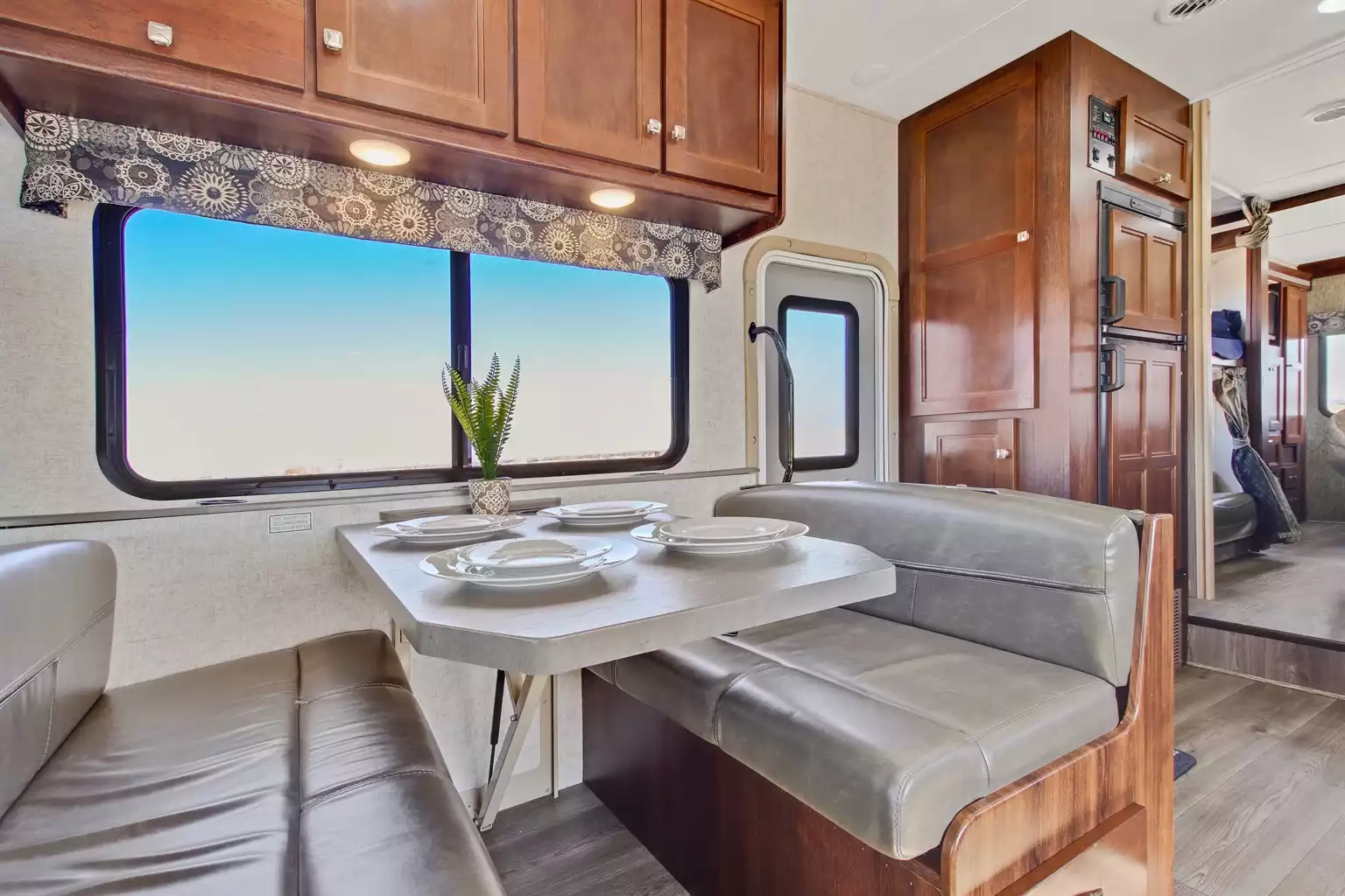 luxurious-forest-river-sunseeker-3170ds-(bunk-bed-model)/