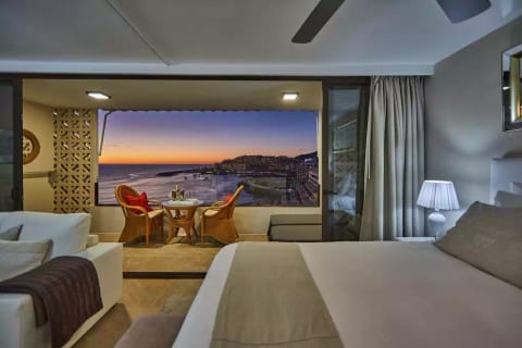 Oceanfront Escape with Elegance & Panoramic Views