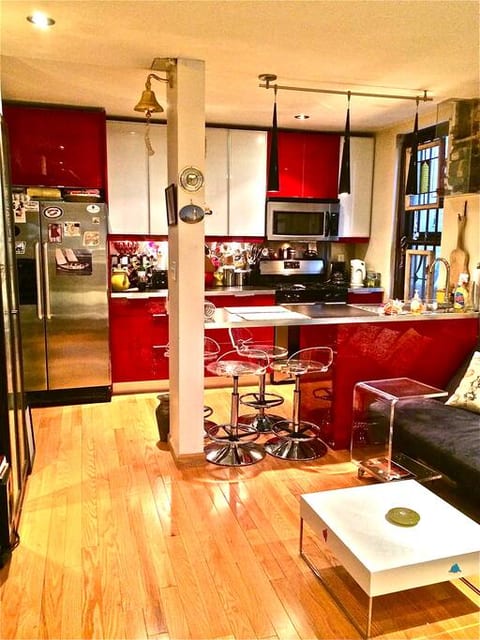 Spacious modern kitchen with seating for 4. Filtered water and ice maker are built into the refrigerator.