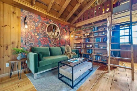 The Dahlonega Dragon House