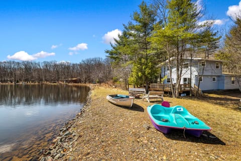 Poconos Waterfront Retreat