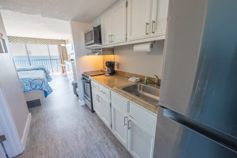 Compass Cove 662 - Oceanfront Studio