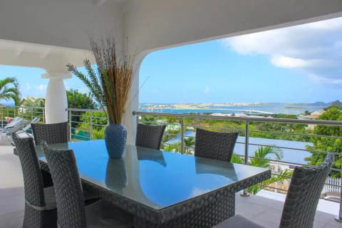 La Maison Blanche - Almond Grove 