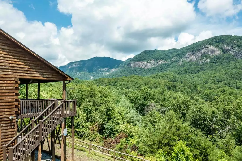 wild-valley-lodge-stunning-views-near-chimney-rock/