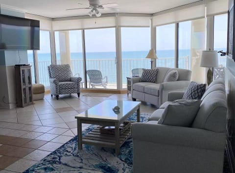 Amazing Views in a Beautiful Room!
