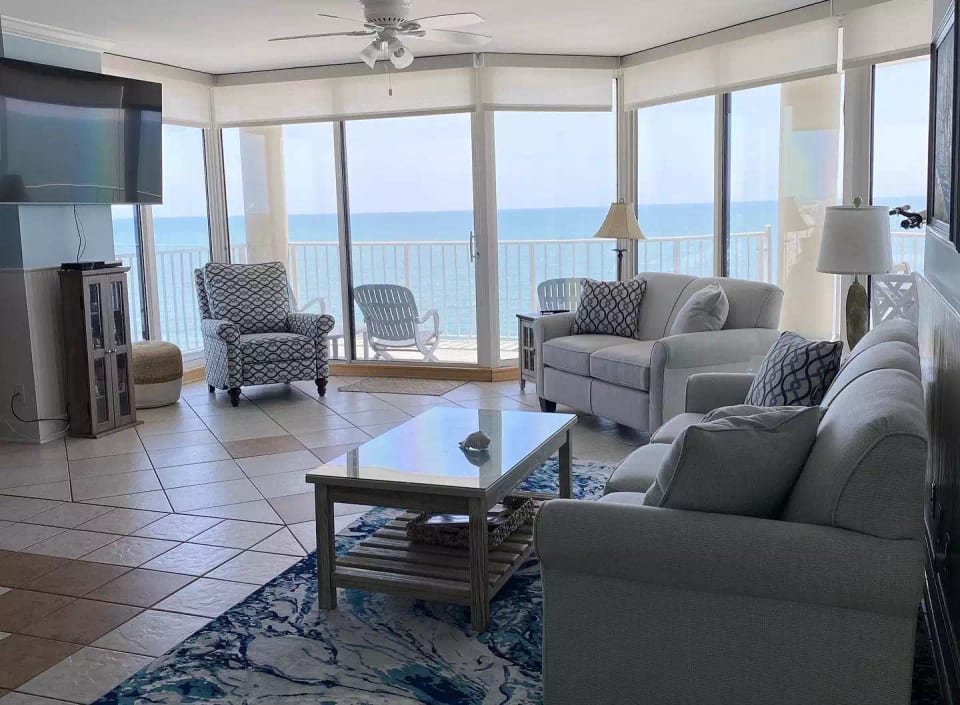 Amazing Views in a Beautiful Room!
