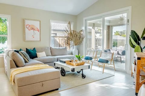 LIVING ROOM | Spacious and comfortable pullout sectional