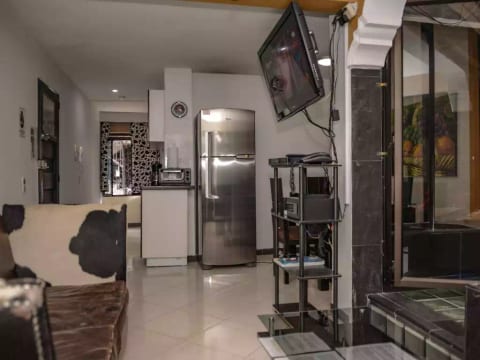 3 Bedroom Combo 2 Hot tubs 2 Blocks Lleras.  AC