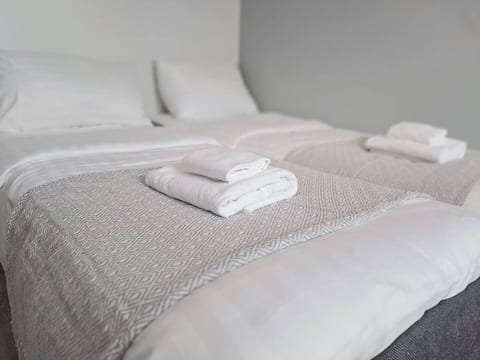 Fresh full satin bedding & towels for each guest.