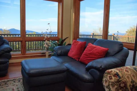 Summit Ridge 7 BR mountain home with 4 season view