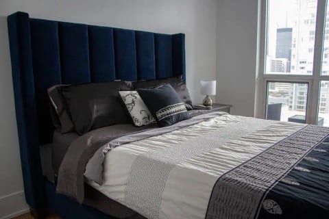 Bedroom (Queen bed)