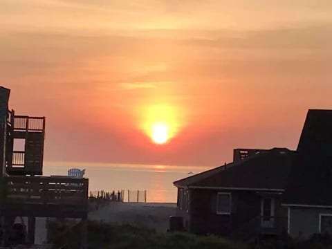 Amazing! “Summer Shanty” ocean view, pool, hot tub