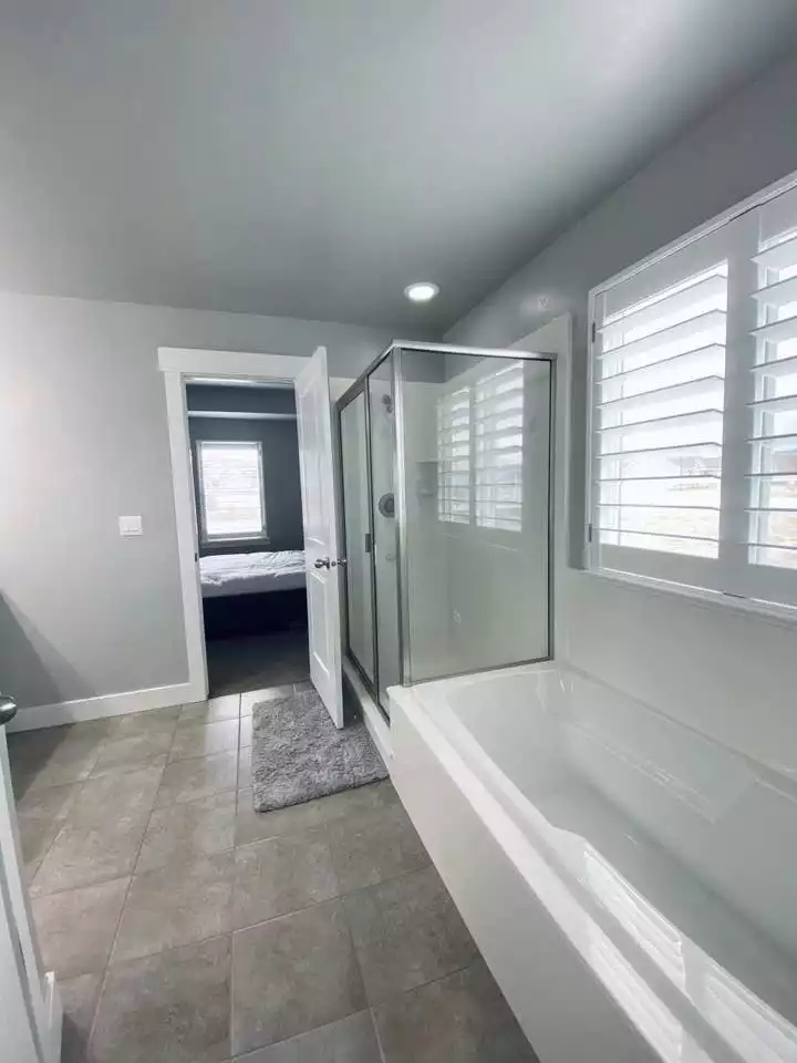 new-beautiful-saratoga-springs-home-with-huge-yard/