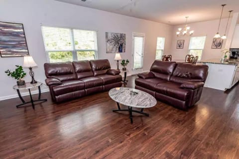 NEW 3 KING bed House Amazing Location near TopGolf
