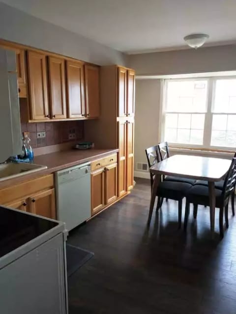 full kitchen with dishwasher