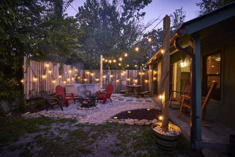 Steps from Pigeon Forge Parkway! Hottub + Firepit