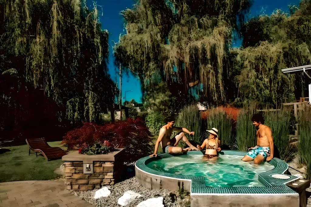 Enjoy relaxing in our handcrafted lounge pool/ hottub. This incredible hottub seats 10 people comfortably allowing your entire group to enjoy their time together.