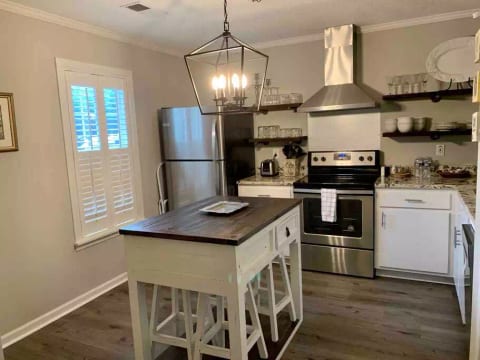WOW! 3BR Retreat: Walk 2 UWG/Near Tanner/Southwire