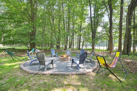 10min walk to Lake*Hot Tub*Firepit*Pets