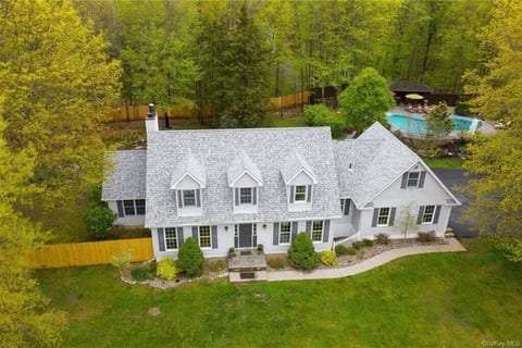 Hudson Valley Oasis - Sauna, Hot Tub, Heated Pool!