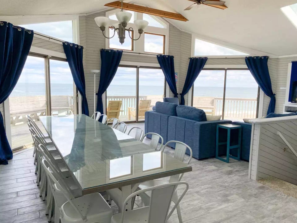 Beautiful Views. Ye Scurvy Sea Dog located in Nags Head. Dining and Living Area. Panoramic ocean views. 