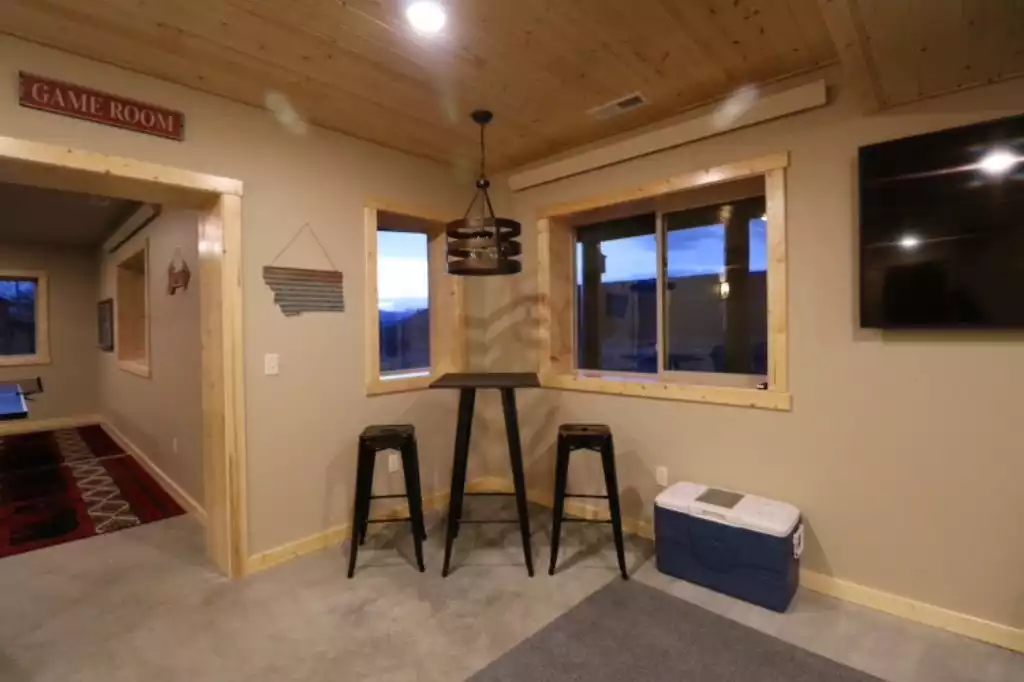 Extra seating, tie flies, watch the river, or just hang out here. Large cooler for trips to town or Yellowstone.