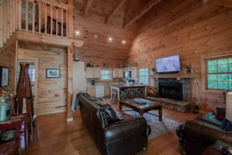 Bear Pause, Cozy Cabin walkable to Appalachian Ski