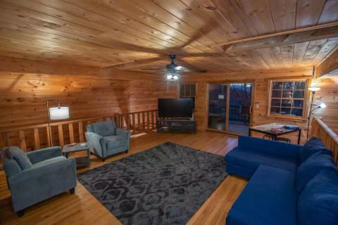 Comfy Cabin easy to Asheville w/❤ Views, Fast Wifi
