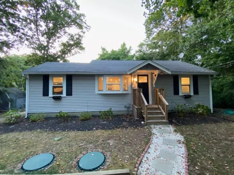 Fully Renovated 3-Bedrooms 2-Baths W/En-suite.