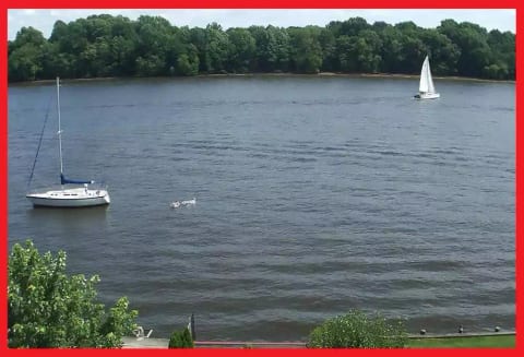 Waterfront Getaway 3