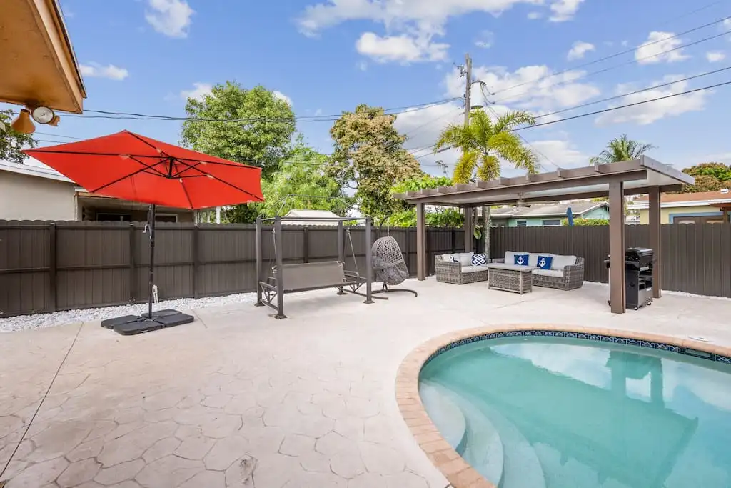 The Hard Rock Tropical Pool House - Lauderdale Lakes